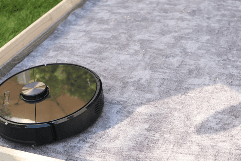 Ковер с коротким ворсом после теста Roborock S6 на всасынание овсянки.